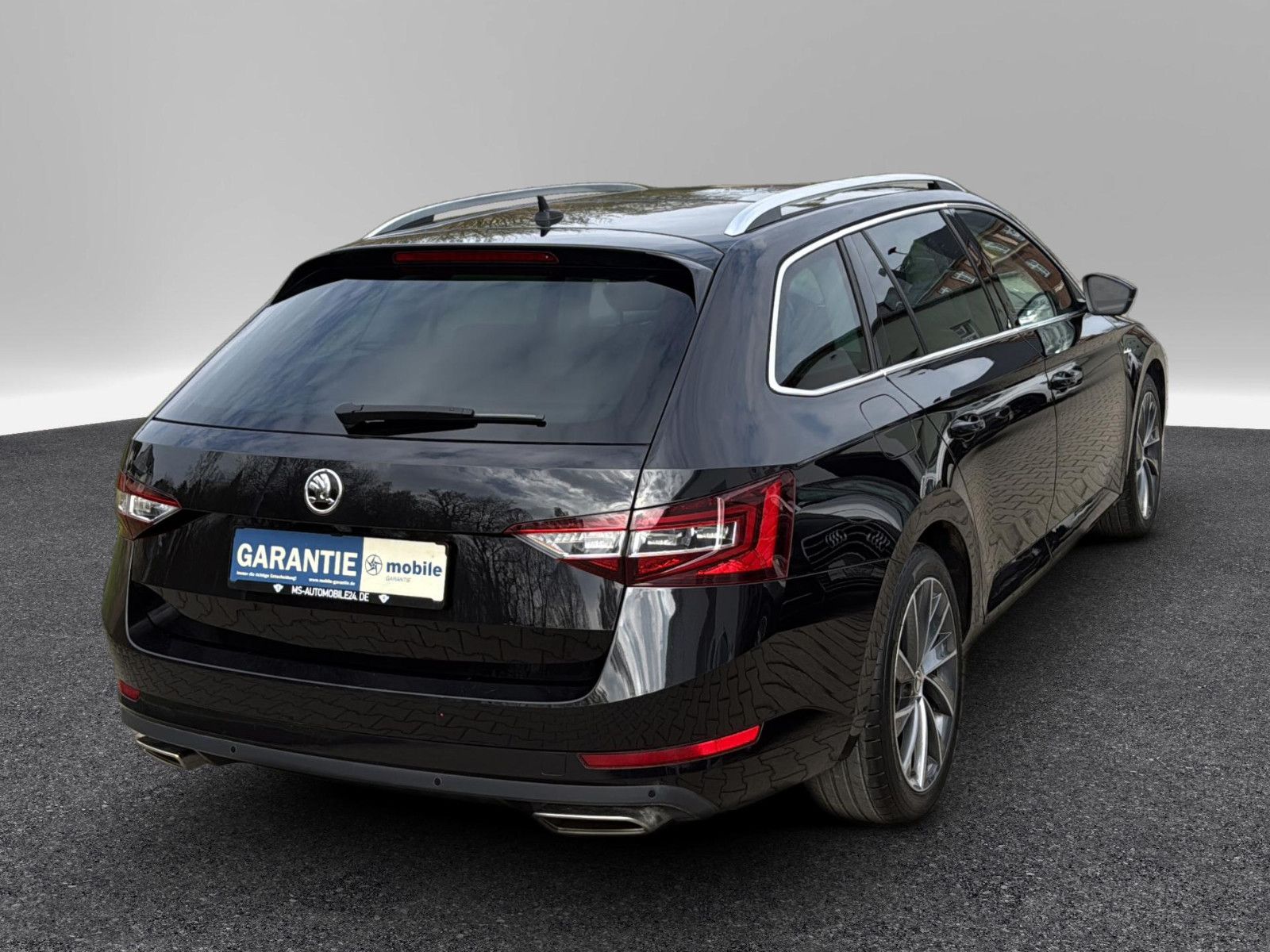 Fahrzeugabbildung SKODA Superb Combi L&K 4x4/ unfallfrei