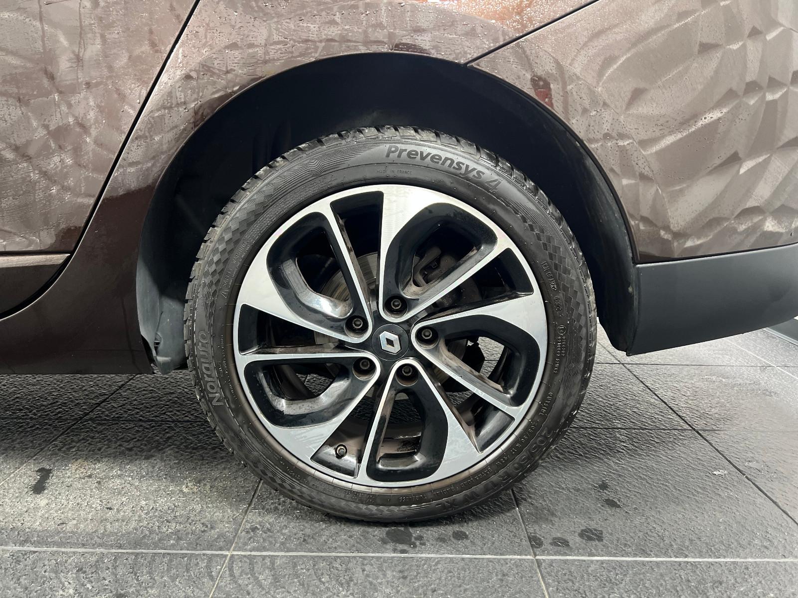 Renault Megane 2015 — photo 12
