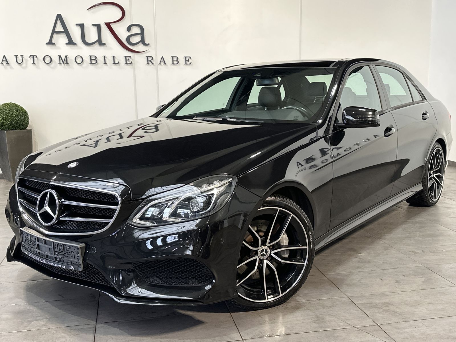 Fahrzeugabbildung Mercedes-Benz E 350 BlueTec 4Matic AMG-Line NAV+LED+PANO+SPURH