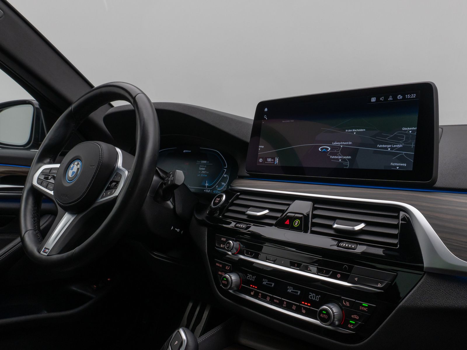 Fahrzeugabbildung BMW 530e xD M Sport Panorama Kamera HUD DAB HiFi