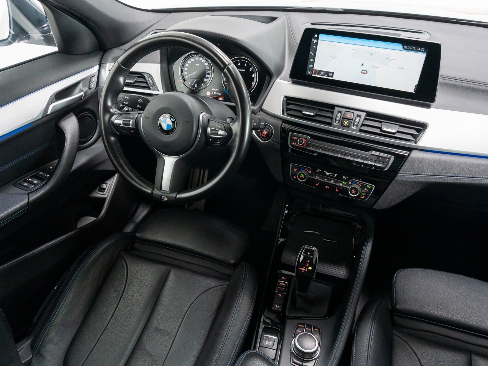 Fahrzeugabbildung BMW X2 xD20i M Sport Panorama Kamera HUD DAB HiFi