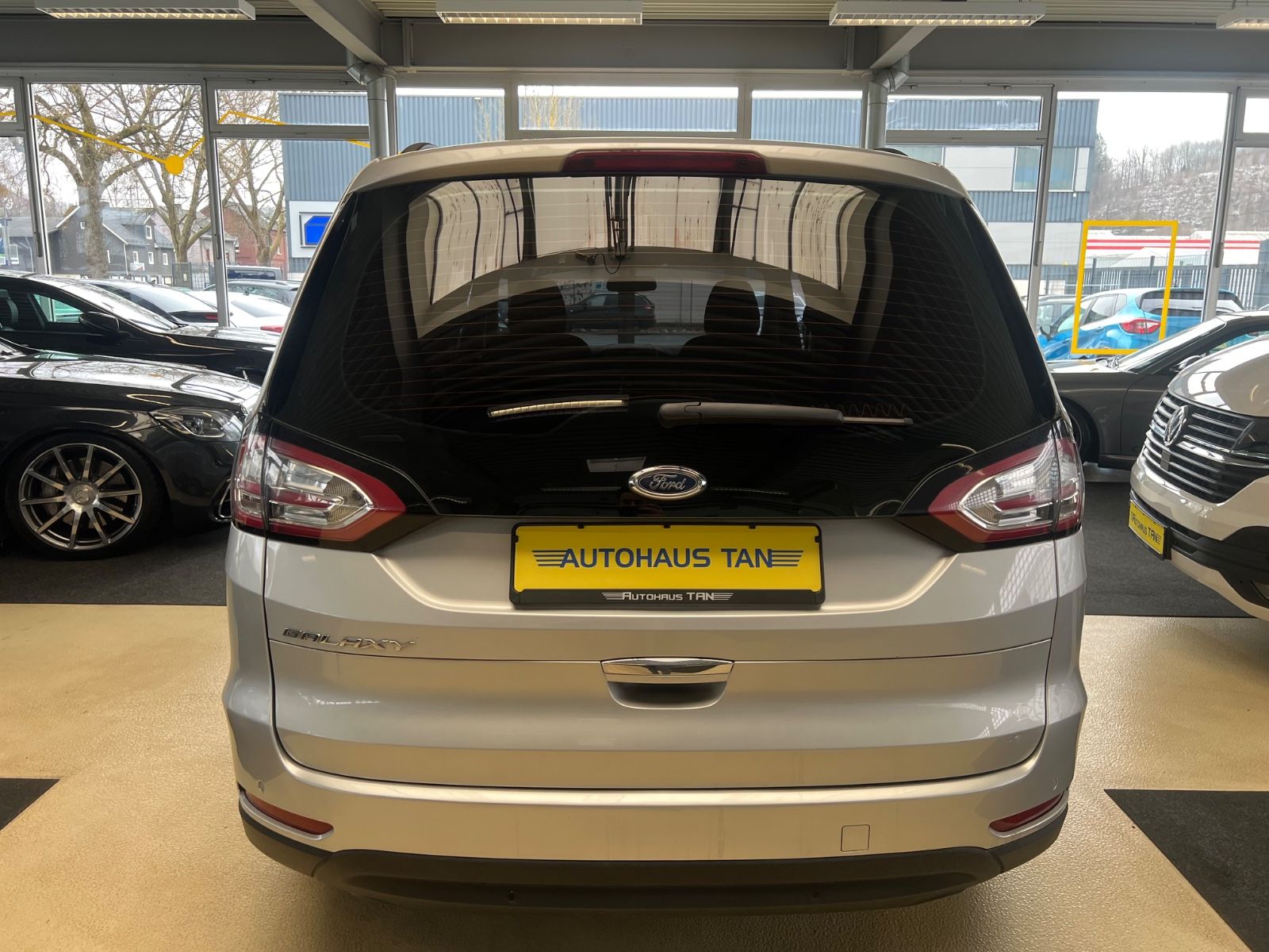 Fahrzeugabbildung Ford Galaxy 2.0 TDCI * 7.SITZER *NAVI*