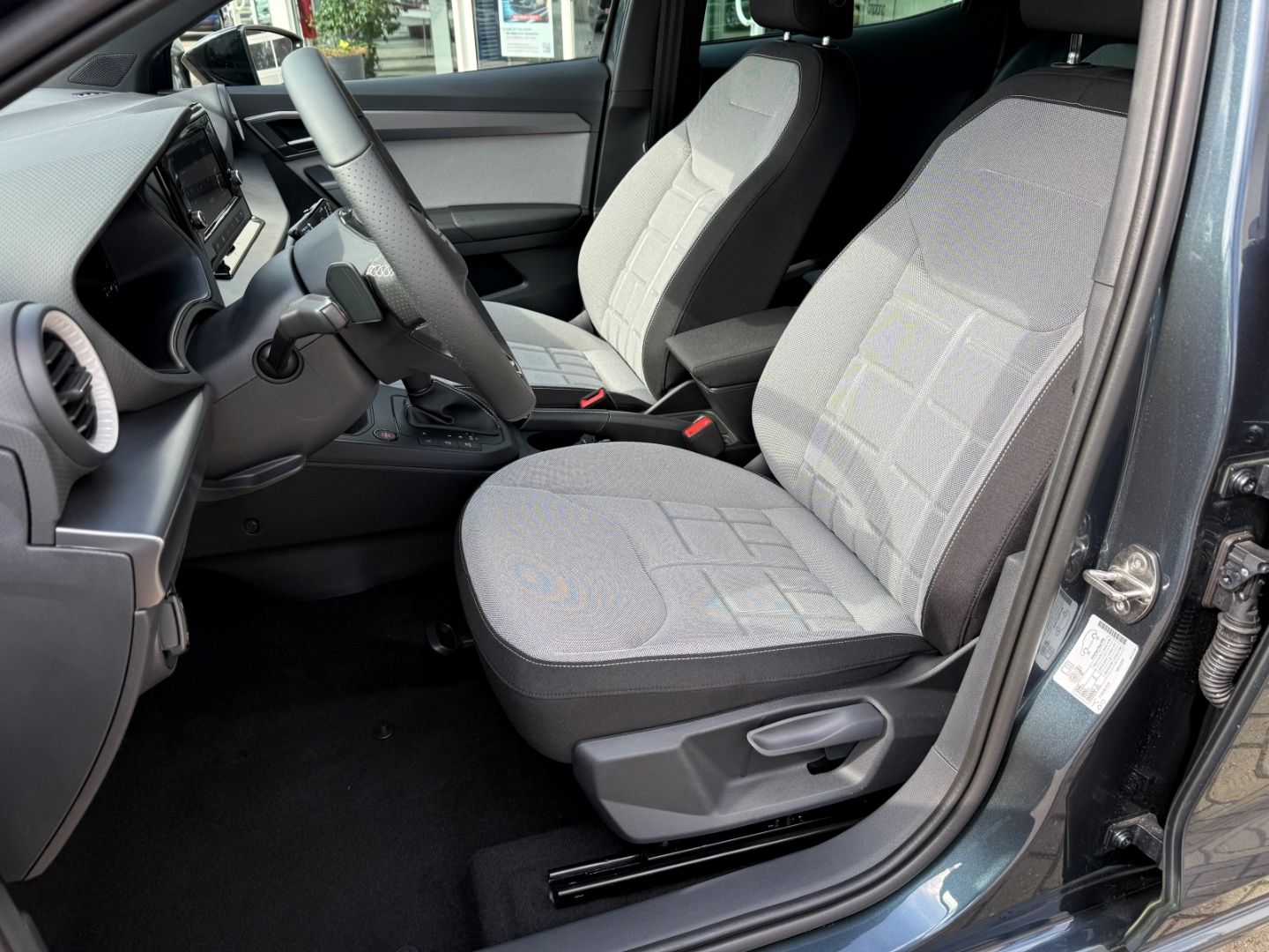 Fahrzeugabbildung SEAT Ibiza 1.0 TSI 85 kW FR DigiCo ACC LED ACC CarPla