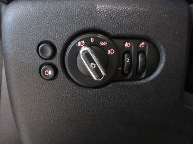 Fahrzeugabbildung MINI Mini Cooper Classic Trim LED/NAVI/SHZ/PANO/LEDER