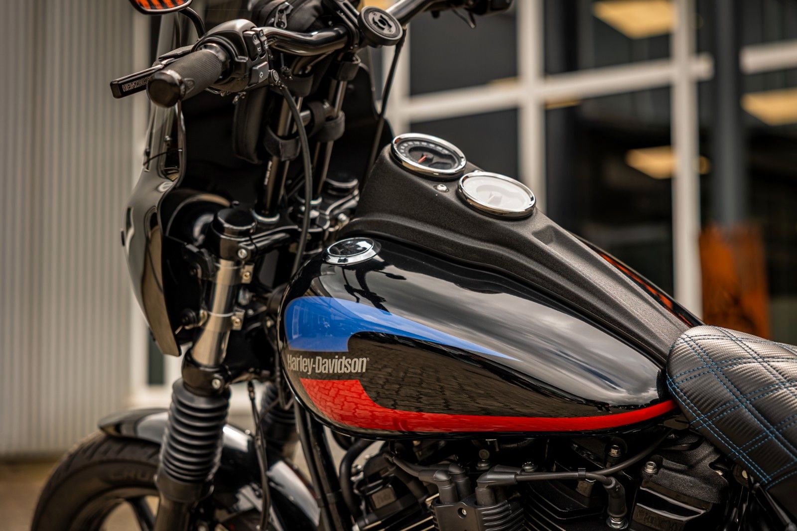 Fahrzeugabbildung Harley-Davidson FXLR LOW RIDER - JEKILL & HYDE -