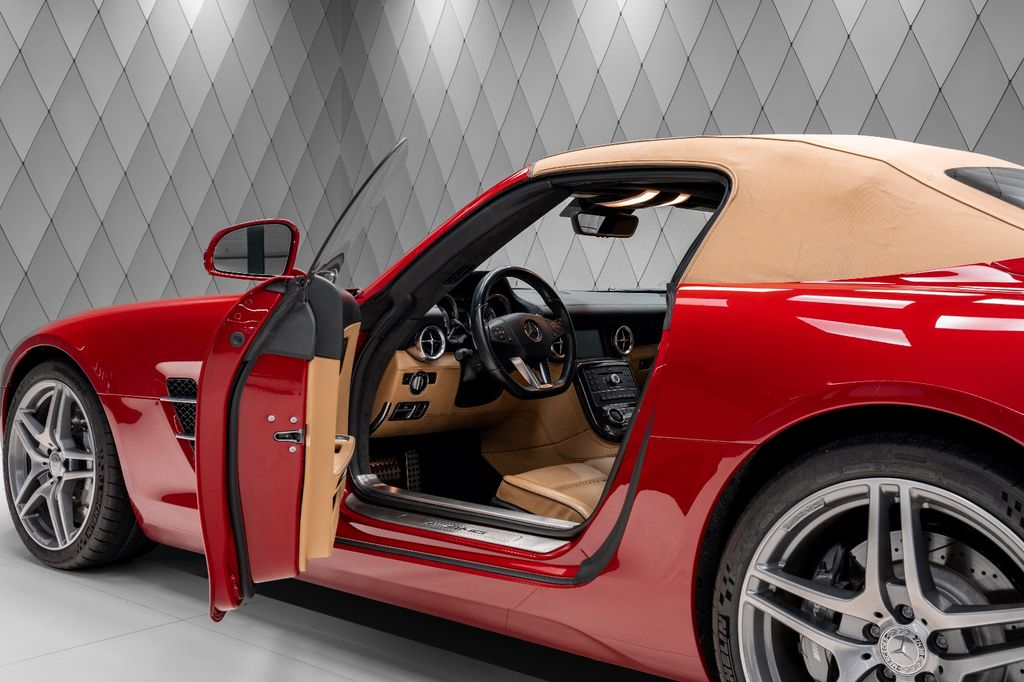 SLS AMG 6.2 V8 Roadster RED/BROWN CARBON - Bild 15