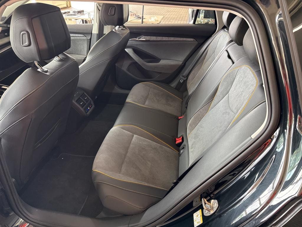 Fahrzeugabbildung SKODA Superb 2.0 TDI 4x4 Selection/AHK/DCC+/CANTON/ACC