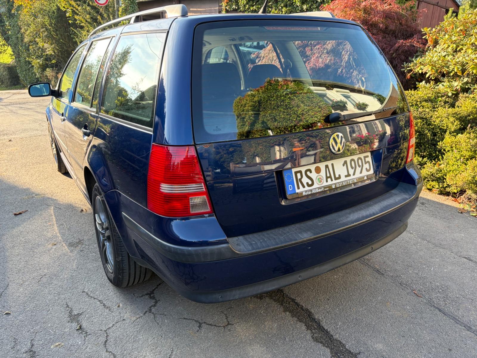 Volkswagen Golf 2005 — двигун 1.598 cm³, 105 HP (77kW)