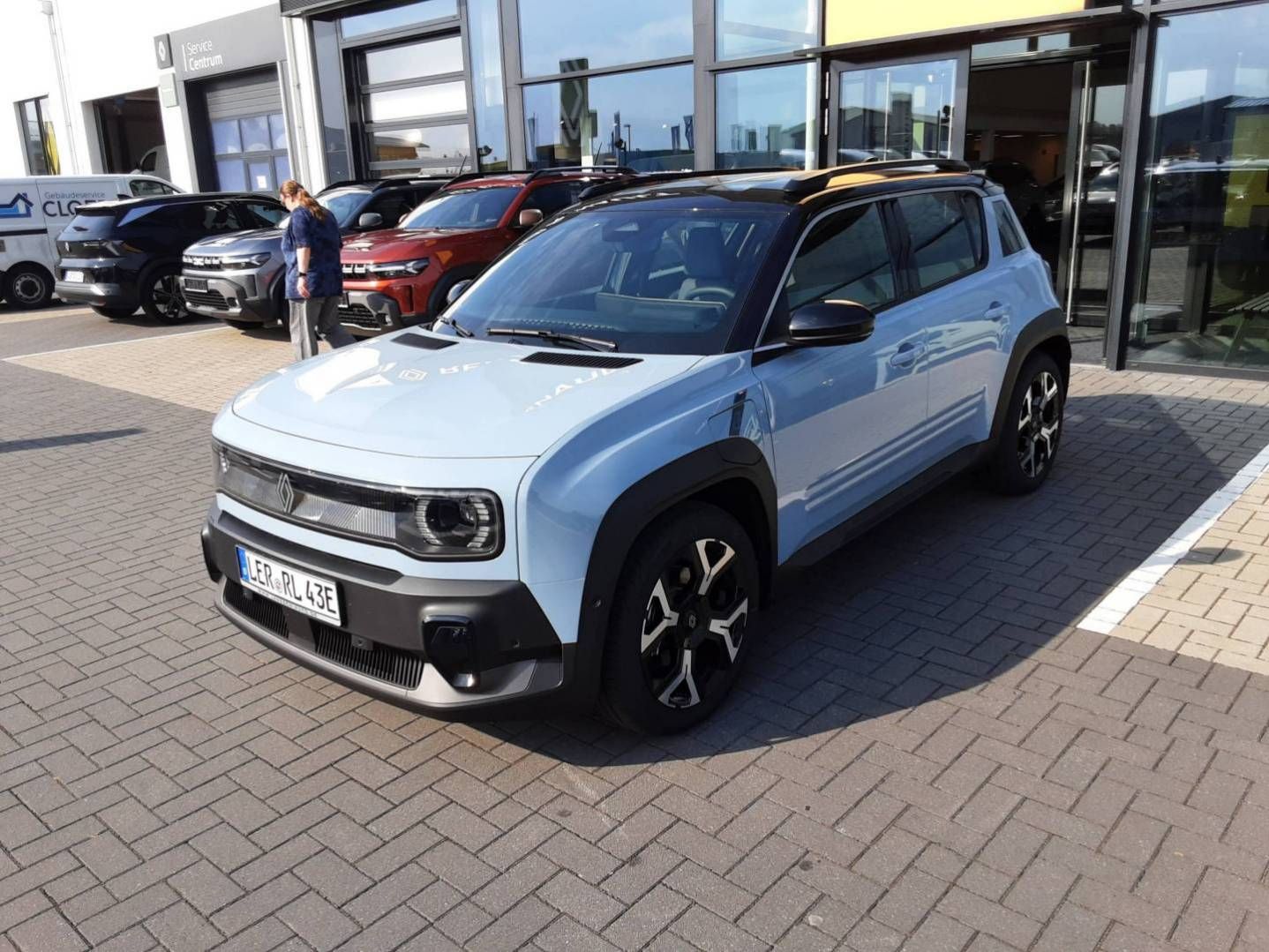 Fahrzeugabbildung Renault 4 E-Tech elektrisch Techno 150 Comfort Range