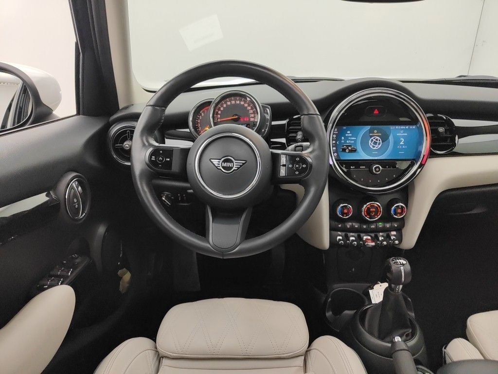 Fahrzeugabbildung MINI Mini Cooper Classic Trim LED/NAVI/SHZ/PANO/LEDER