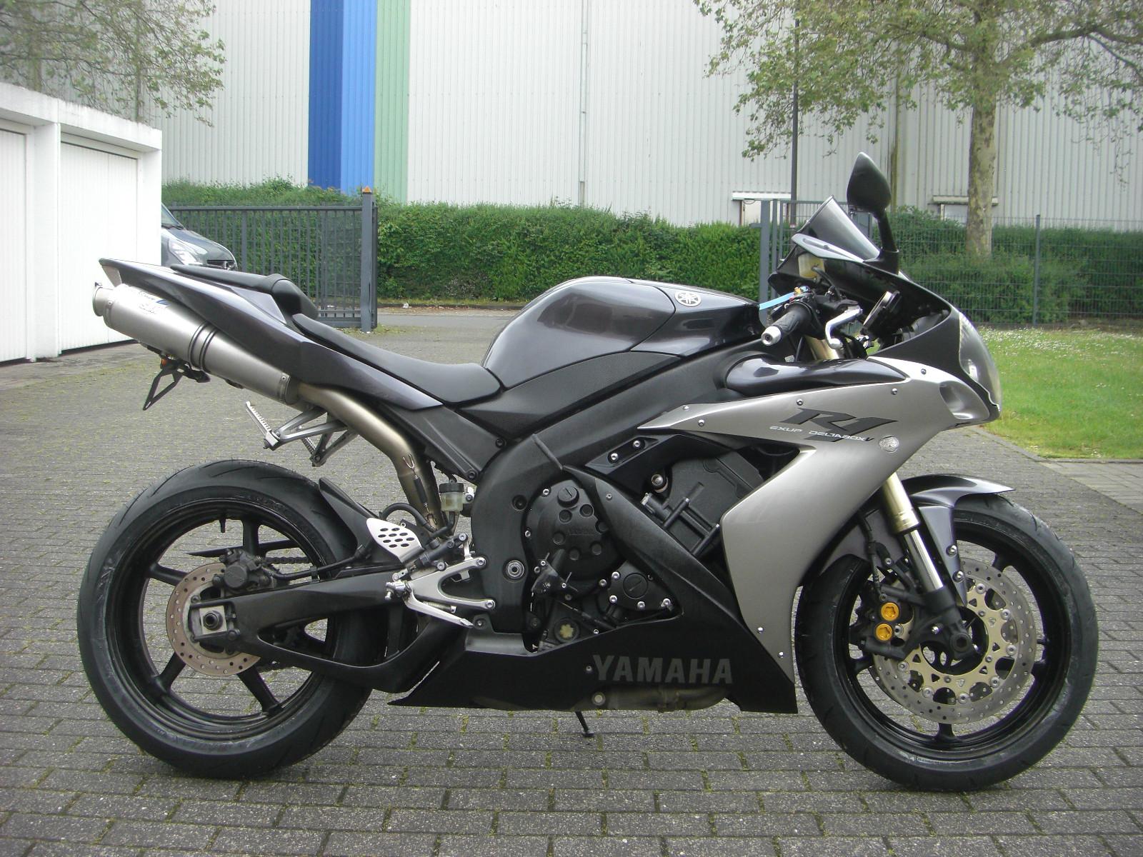 Yamaha YZF R1 RN 12 LEOVINCE