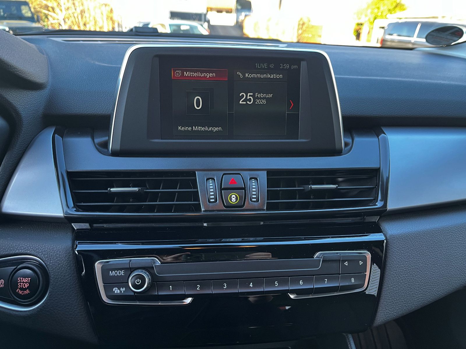 Fahrzeugabbildung BMW 218i Active Tourer PDC SHZ LM UVM