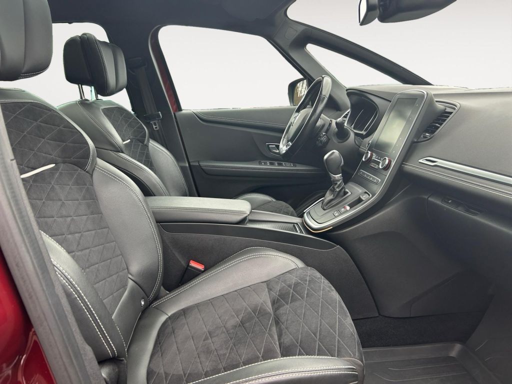 Fahrzeugabbildung Renault Grand Scenic TCe 160 GPF EDC BLACK EDITION