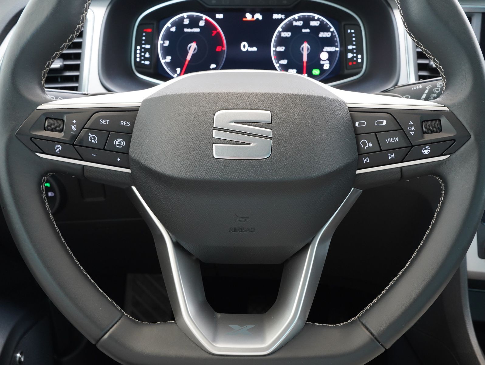 Fahrzeugabbildung SEAT Ateca 1.5 TSI ACT Xperience LED/NAVI/ACC/AHK