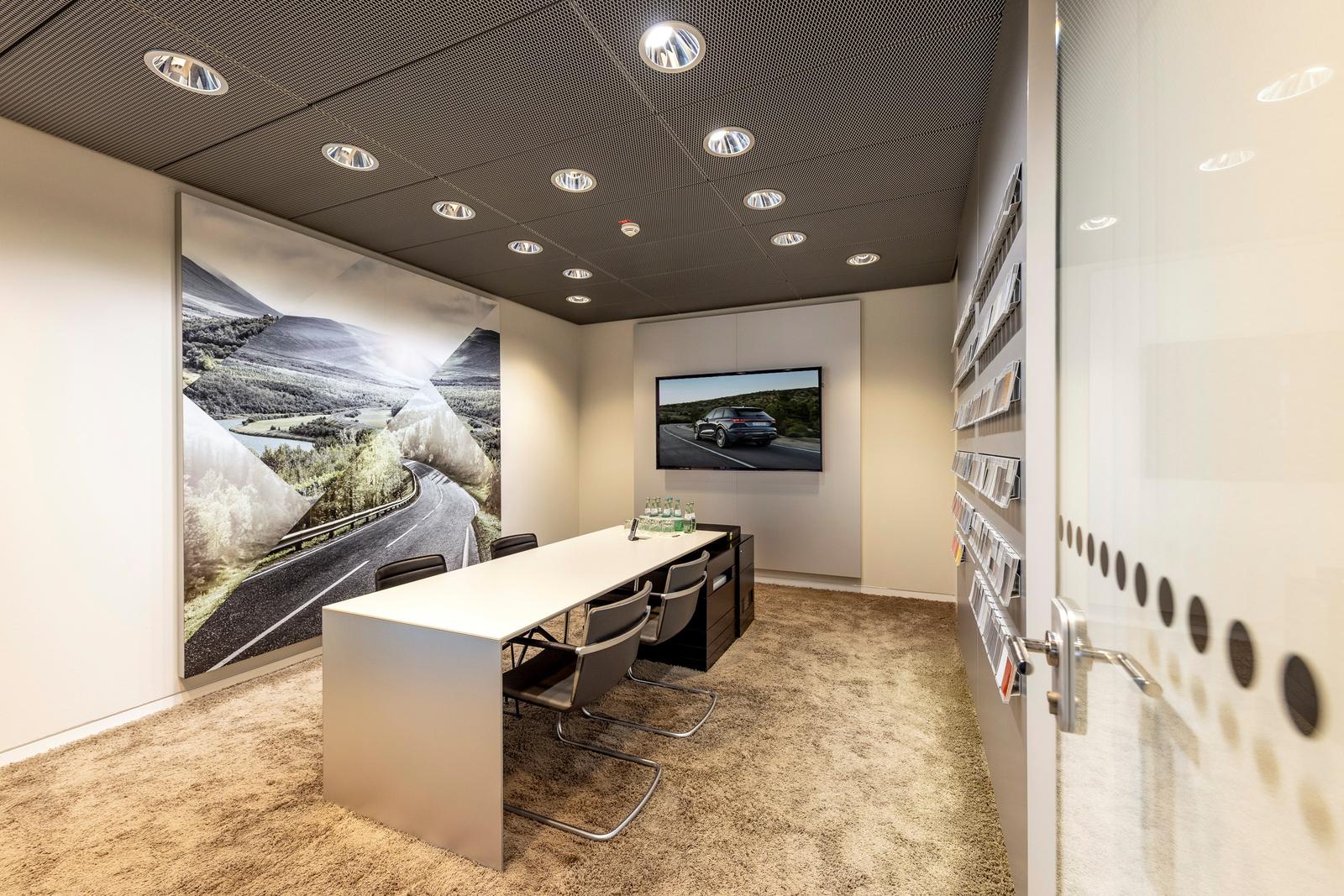 showroom-image-bottom