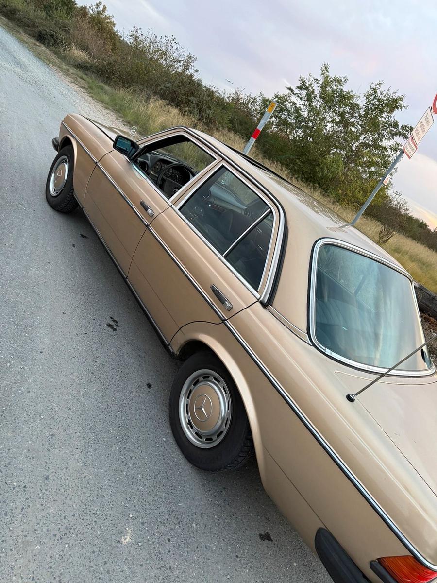 Mercedes-Benz 230