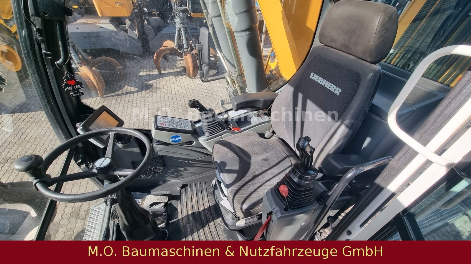 Fahrzeugabbildung Liebherr LH 30 M Litronic IV / AC / Polypgreifer /