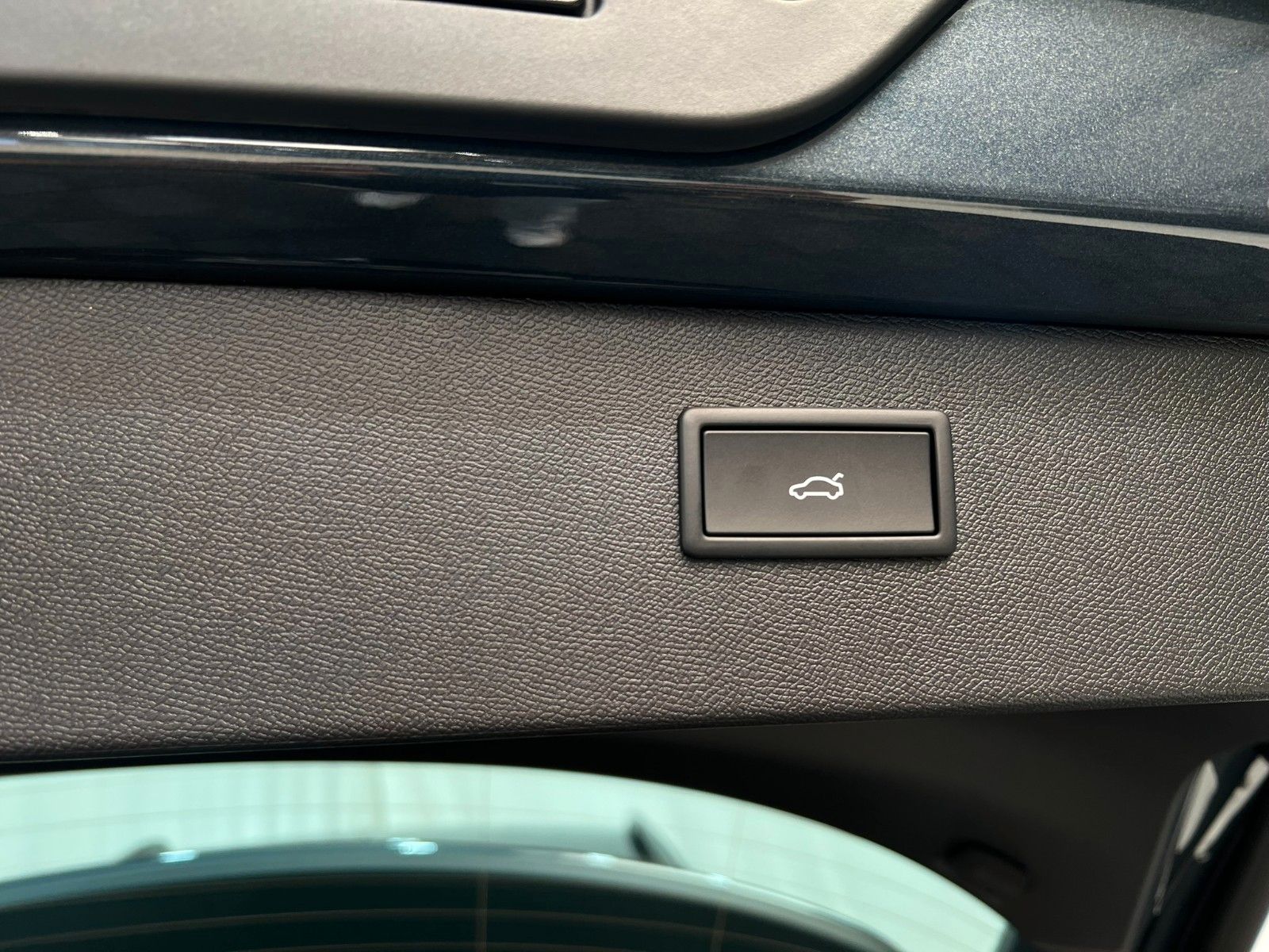 Fahrzeugabbildung CUPRA Formentor 1.5 e-HYBRID / EdgePaket / AHK
