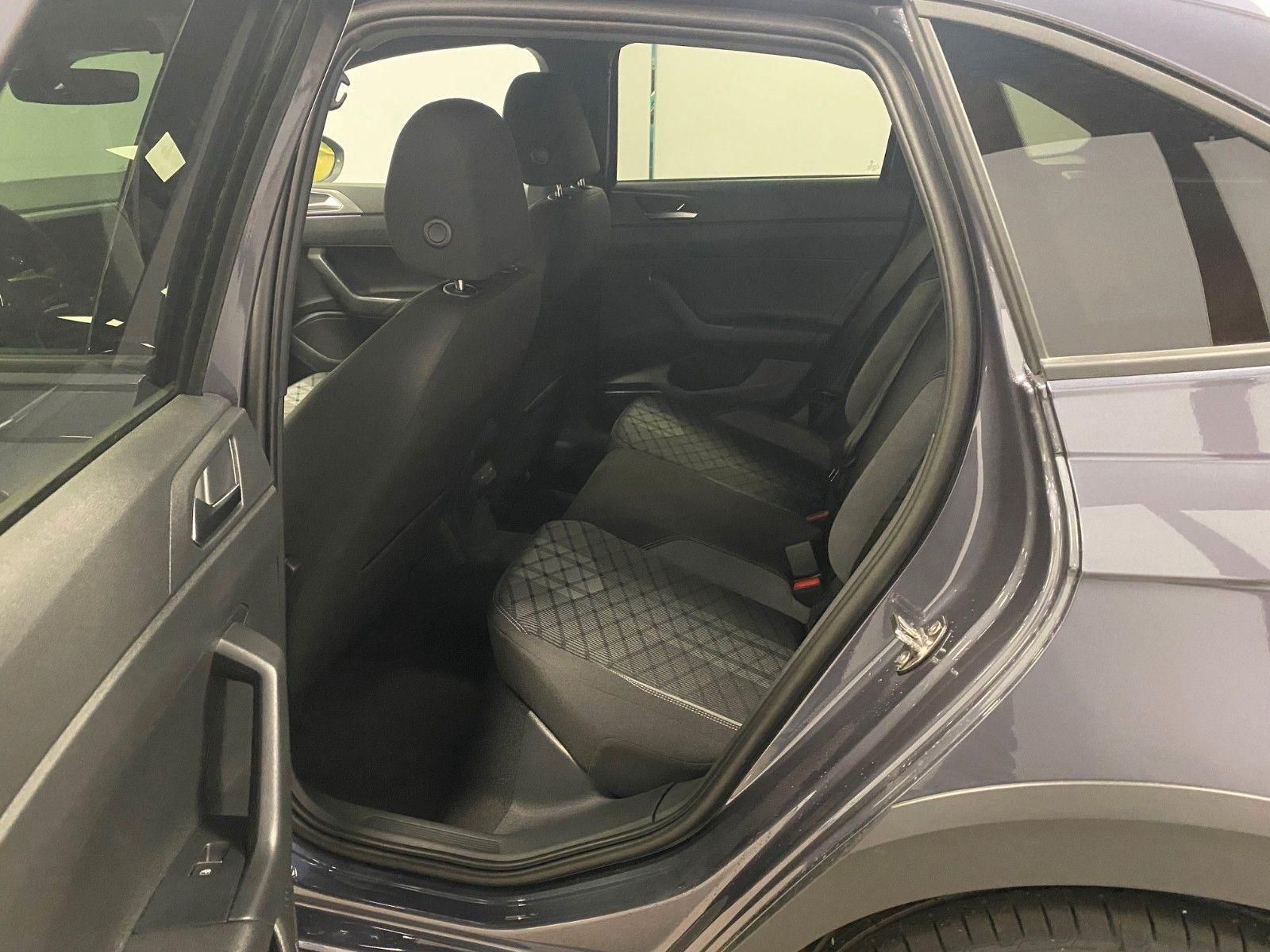 Fahrzeugabbildung Volkswagen Taigo 1.5 TSI DSG R-LINE+Black Style+ACC+Matrix+