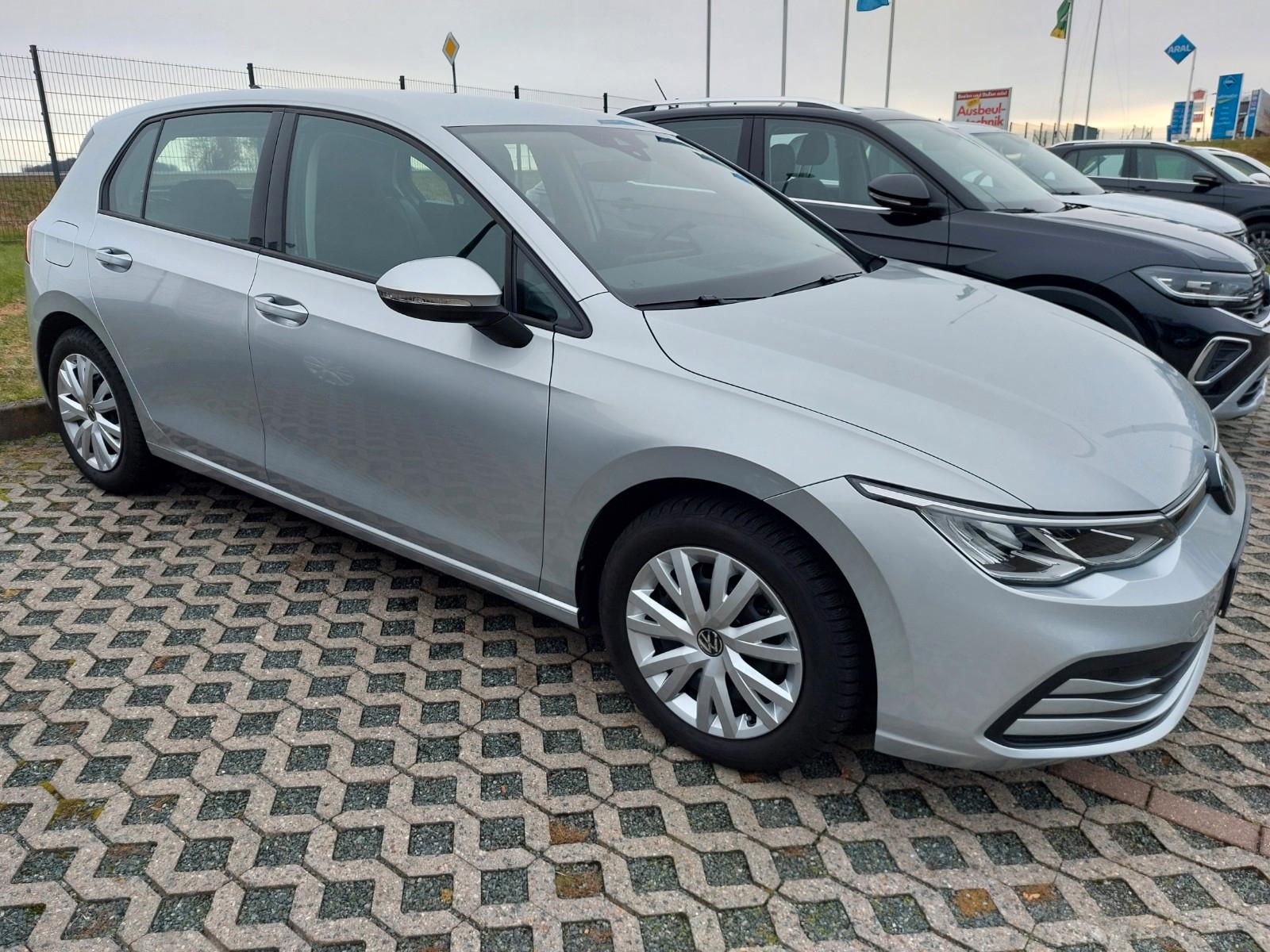 Volkswagen Golf VIII 1,5TSI Life/Navi/WR/SR/Sh/LED