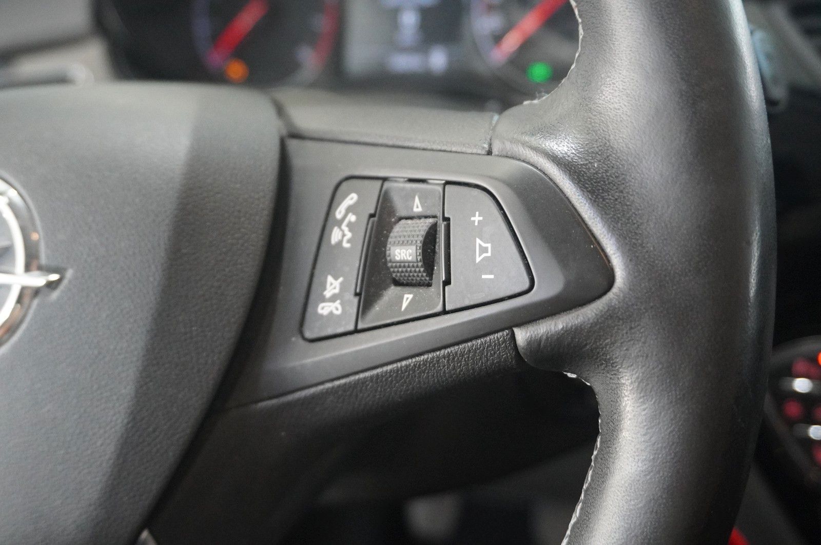 Fahrzeugabbildung Opel Corsa E Active 1.4  NAVI/PDC/SHZ/LHZ/ALU/TEMPO