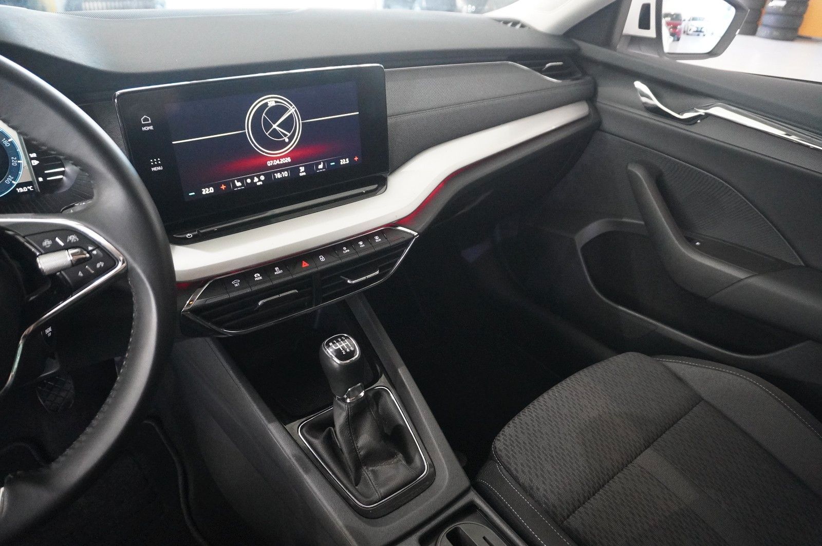 Fahrzeugabbildung SKODA Octavia COMBI 2.0D STYLE NAVI/LED/VIRTU./SHZ/DAB