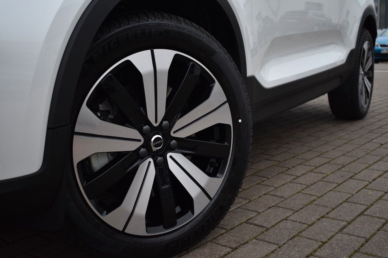 Fahrzeugabbildung Volvo XC40 T5 Recharge 2WD Plus Dark*RFK*H&K*ACC