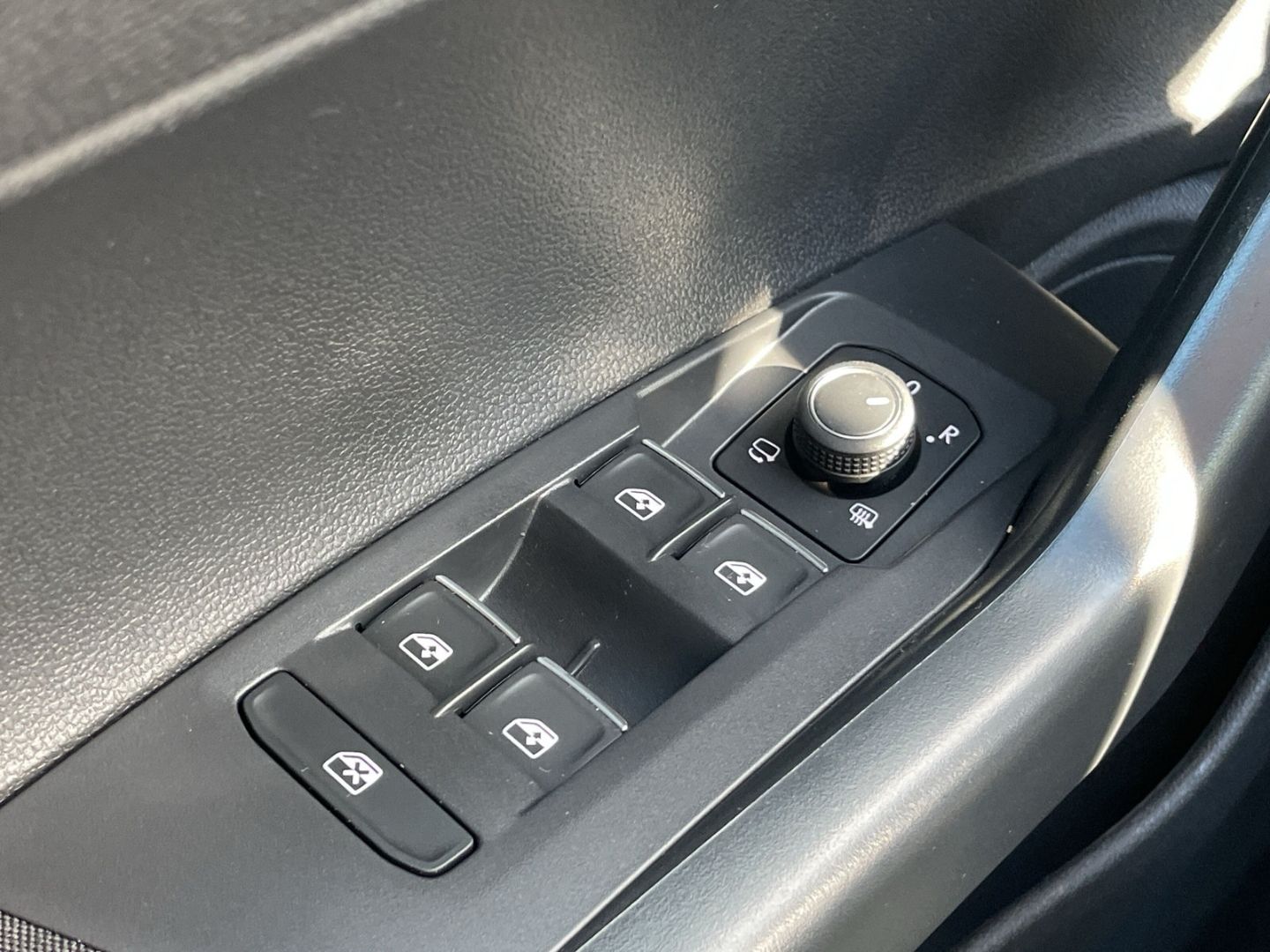 Polo 1.0 TSI DSG R-Line Matrix/beats/ACC/App-Con