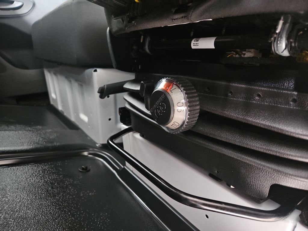 Fahrzeugabbildung Mercedes-Benz Sprinter 317 Kasten L2H2 360°Schwingsitz SHZ EDW