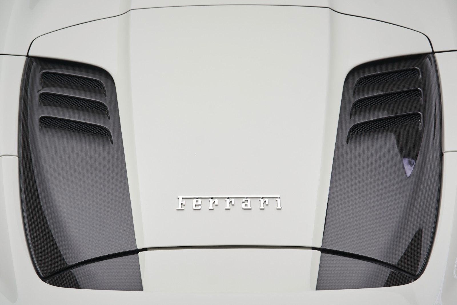 Fahrzeugabbildung Ferrari F8 Spider Carbon Racing Seats Display Lift LED