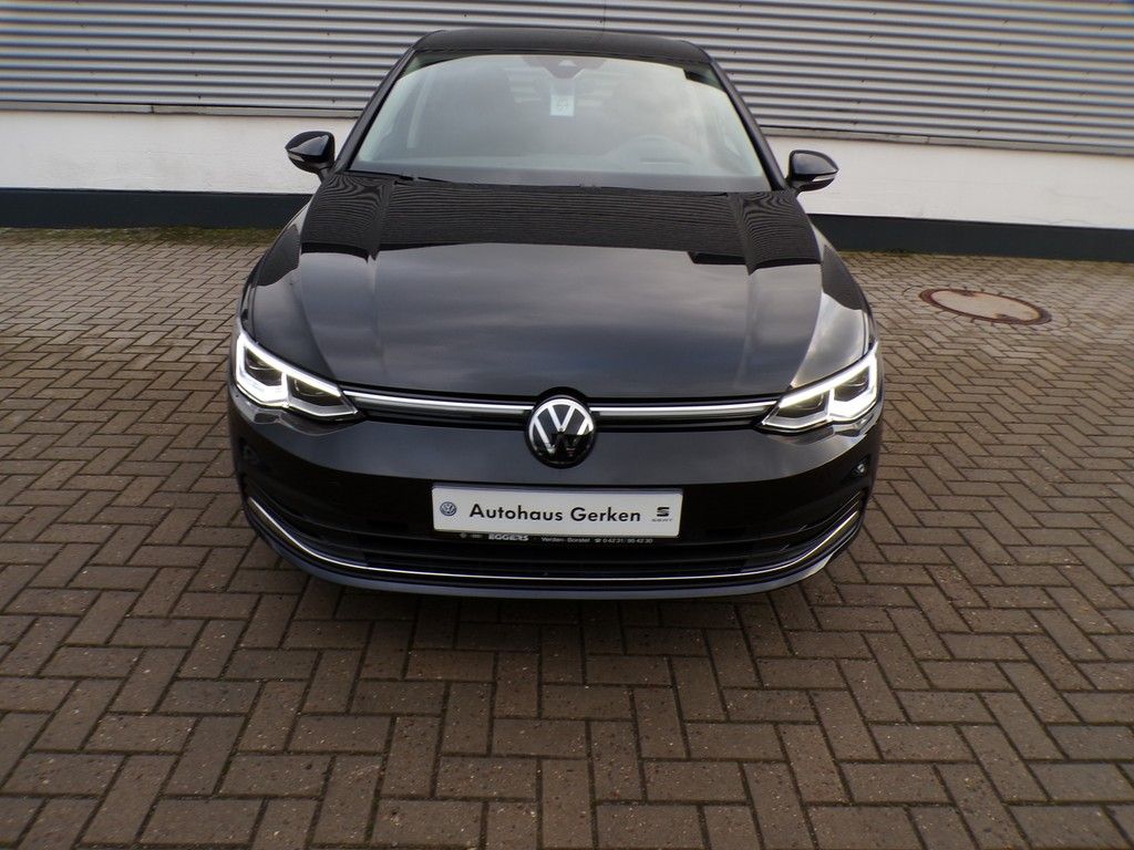 Fahrzeugabbildung Volkswagen Golf VIII 1.5 eTSI DSG Active *AHK*Matrix*NAVI*A
