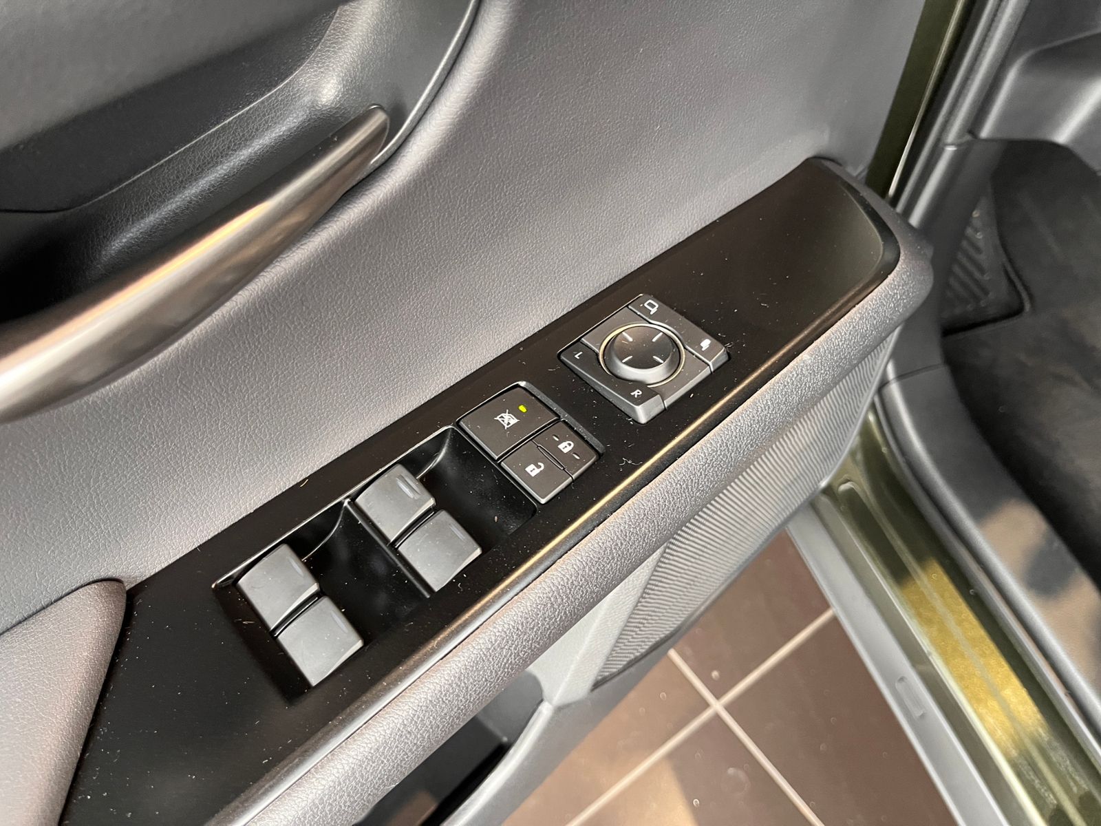 Fahrzeugabbildung Lexus UX 250 h Style Edition RFK Full Link LED AHK
