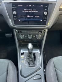 Volkswagen Tiguan - 10