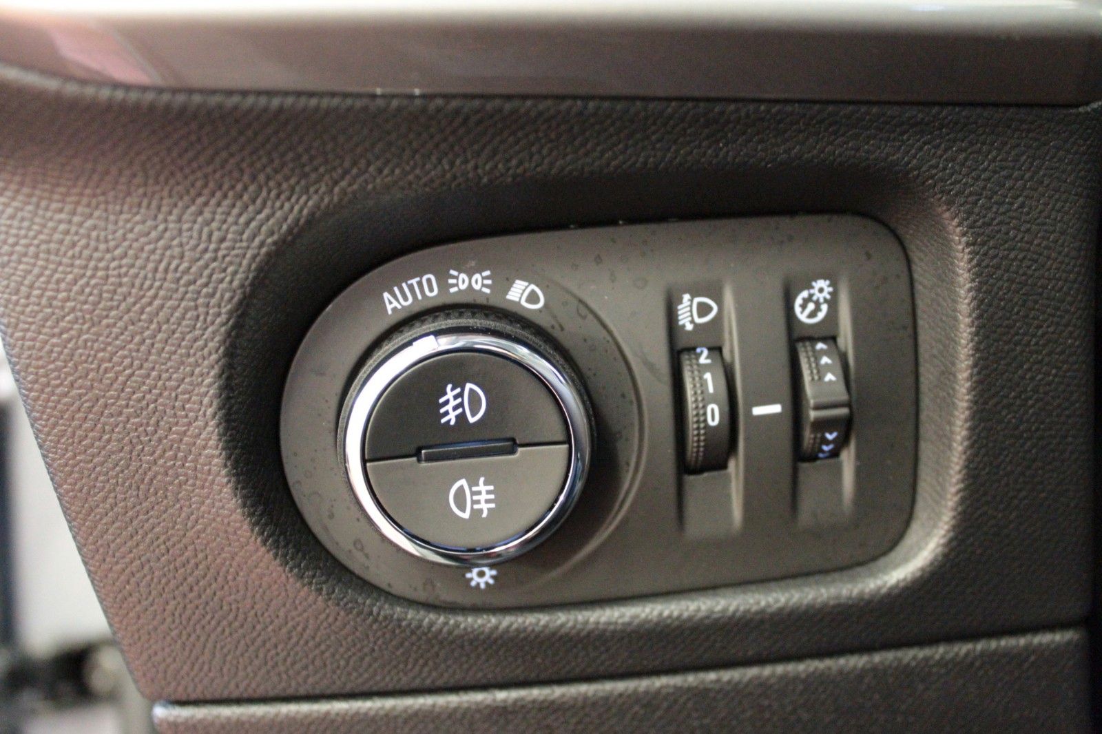 Fahrzeugabbildung Opel Mokka 1.2 Turbo 96kW Elegance Technologie-Paket