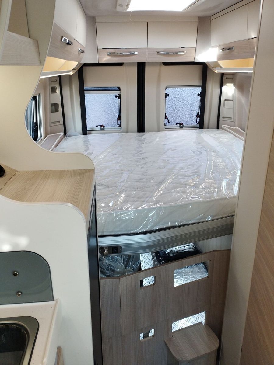 Fahrzeugabbildung Eura Mobil Van V 635 HB RFK, Captain-Chair-Sitze, Skyroof