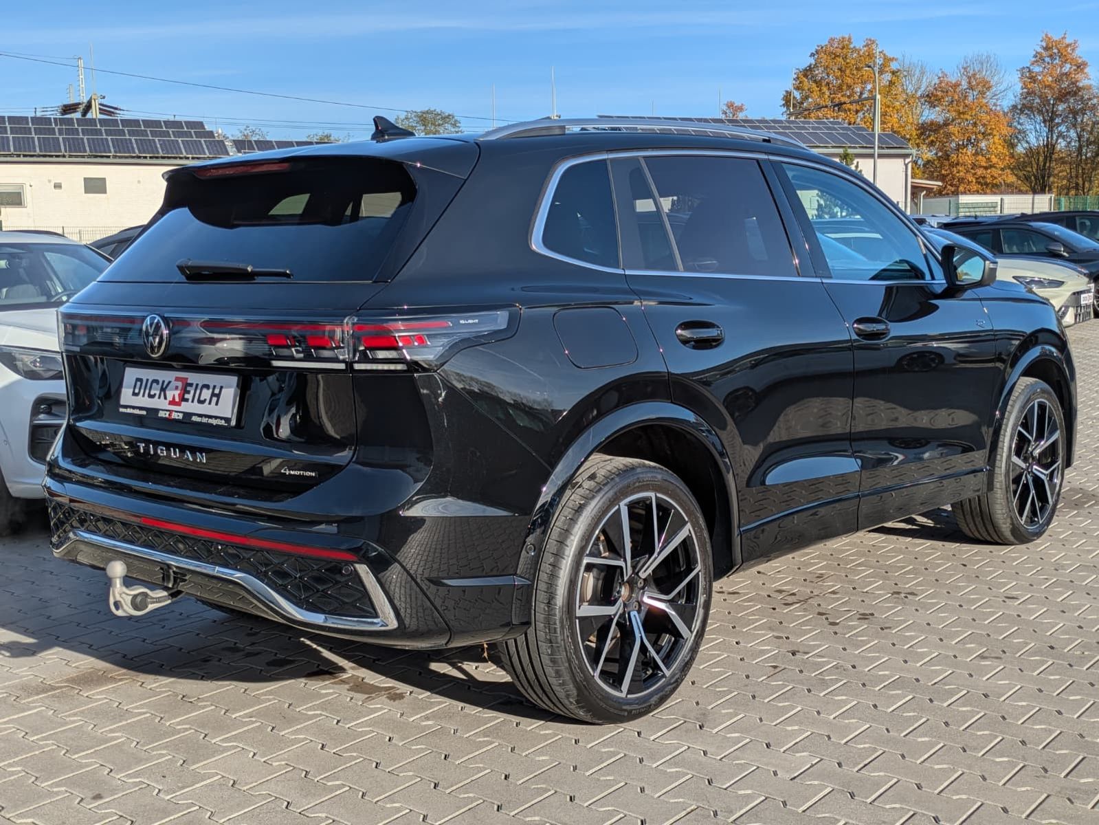 Fahrzeugabbildung Volkswagen Tiguan 2.0 TDI 4M R-Line PANO*H&K*AHK*MATRIX*20"