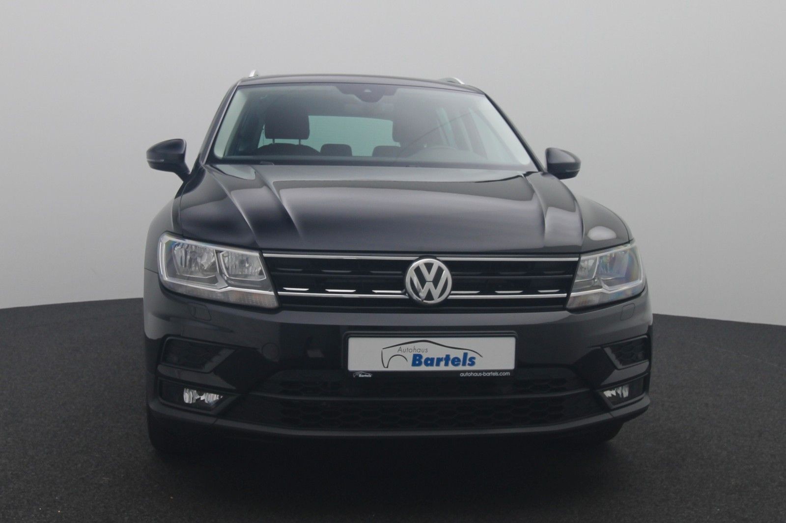 Fahrzeugabbildung Volkswagen Tiguan IQ.DRIVE 4Motion  ACC Navi AHK PDC