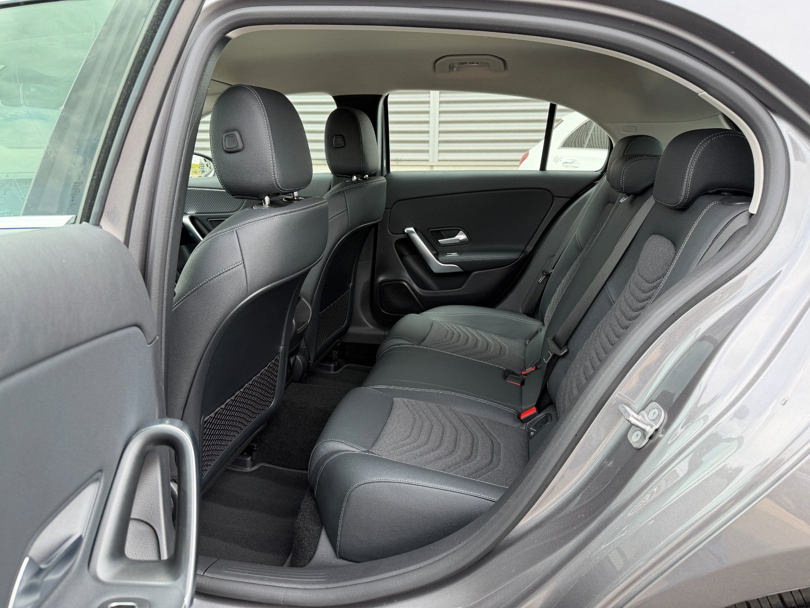 Fahrzeugabbildung Mercedes-Benz A 200 Progressive R-Kamera+LED+DAB+IHC+MBUX