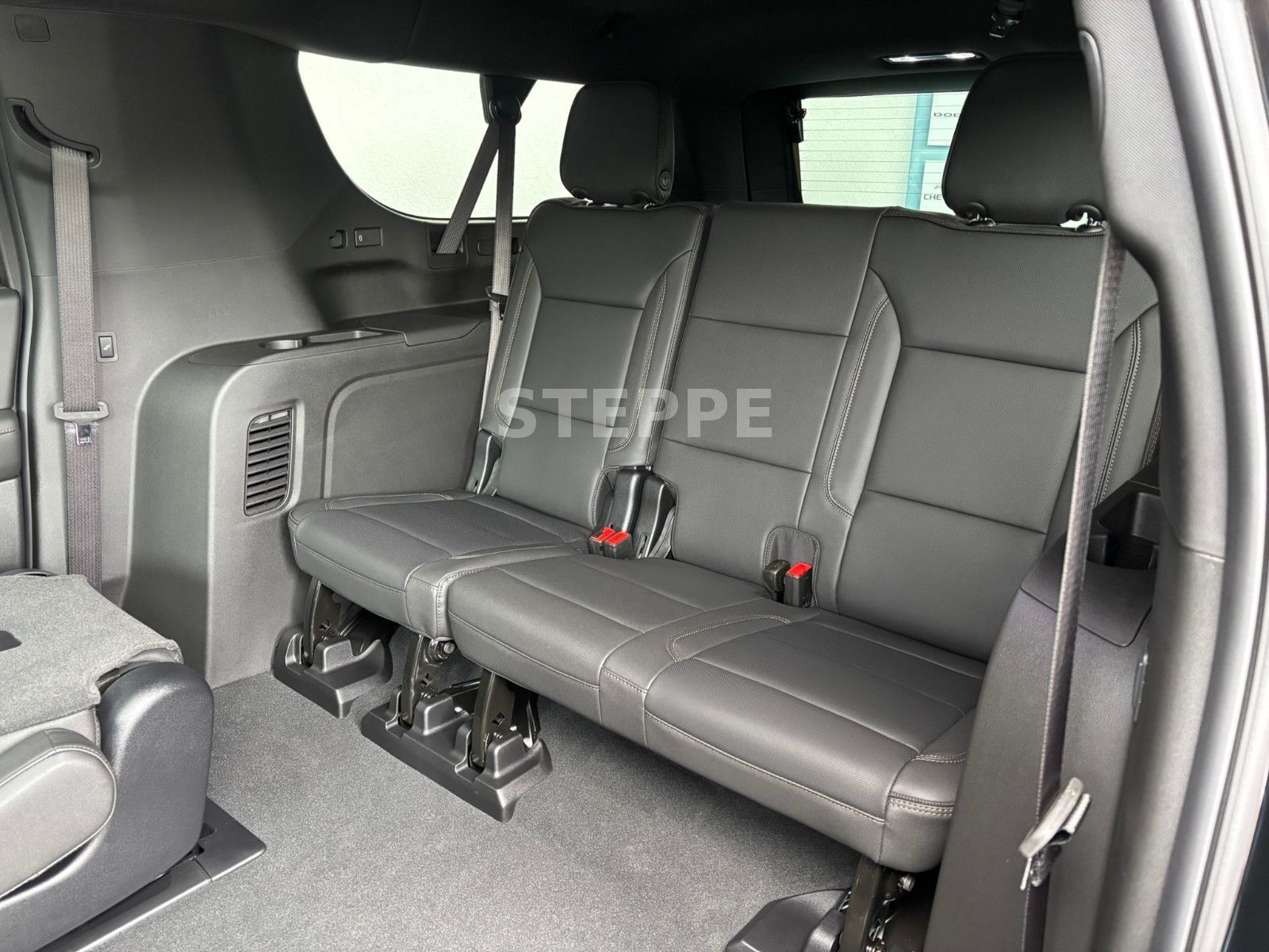 Chevrolet MY26 Suburban 6,2 High Country AHK  24" Luftfed.