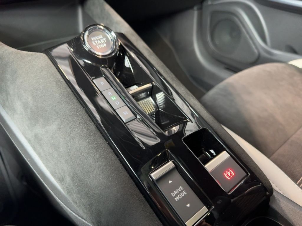 Fahrzeugabbildung Alfa Romeo Junior Ibrida SPORT SPECIALE PANO WINTER MATRIX
