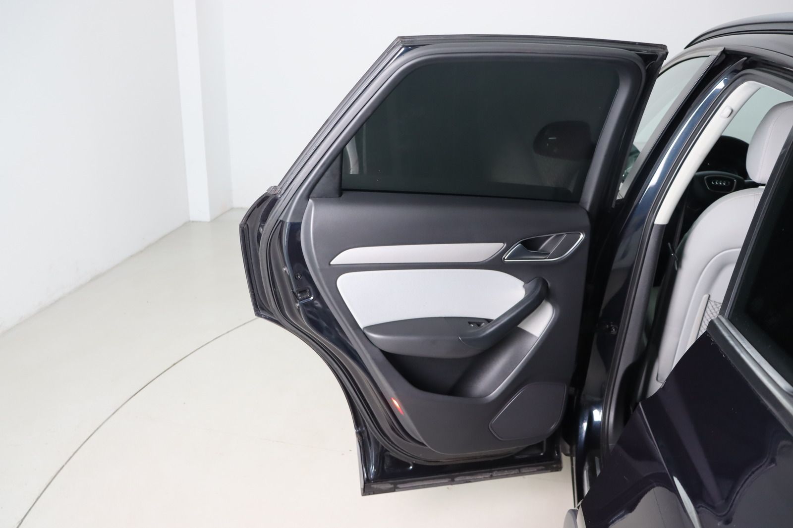 Fahrzeugabbildung Audi Q3 2.0 TFSI S tronic quattro * Standhzg. *