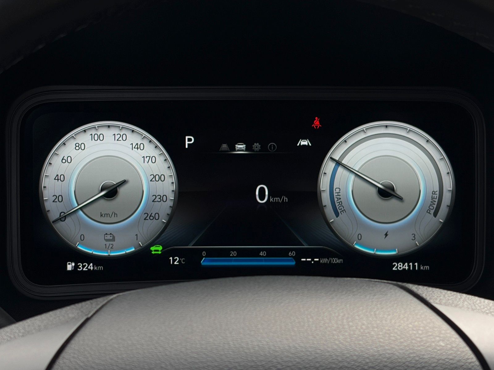 Fahrzeugabbildung Hyundai KONA E Basis 2WD LKAS CAM CarPlay DAB+ 17" 305km