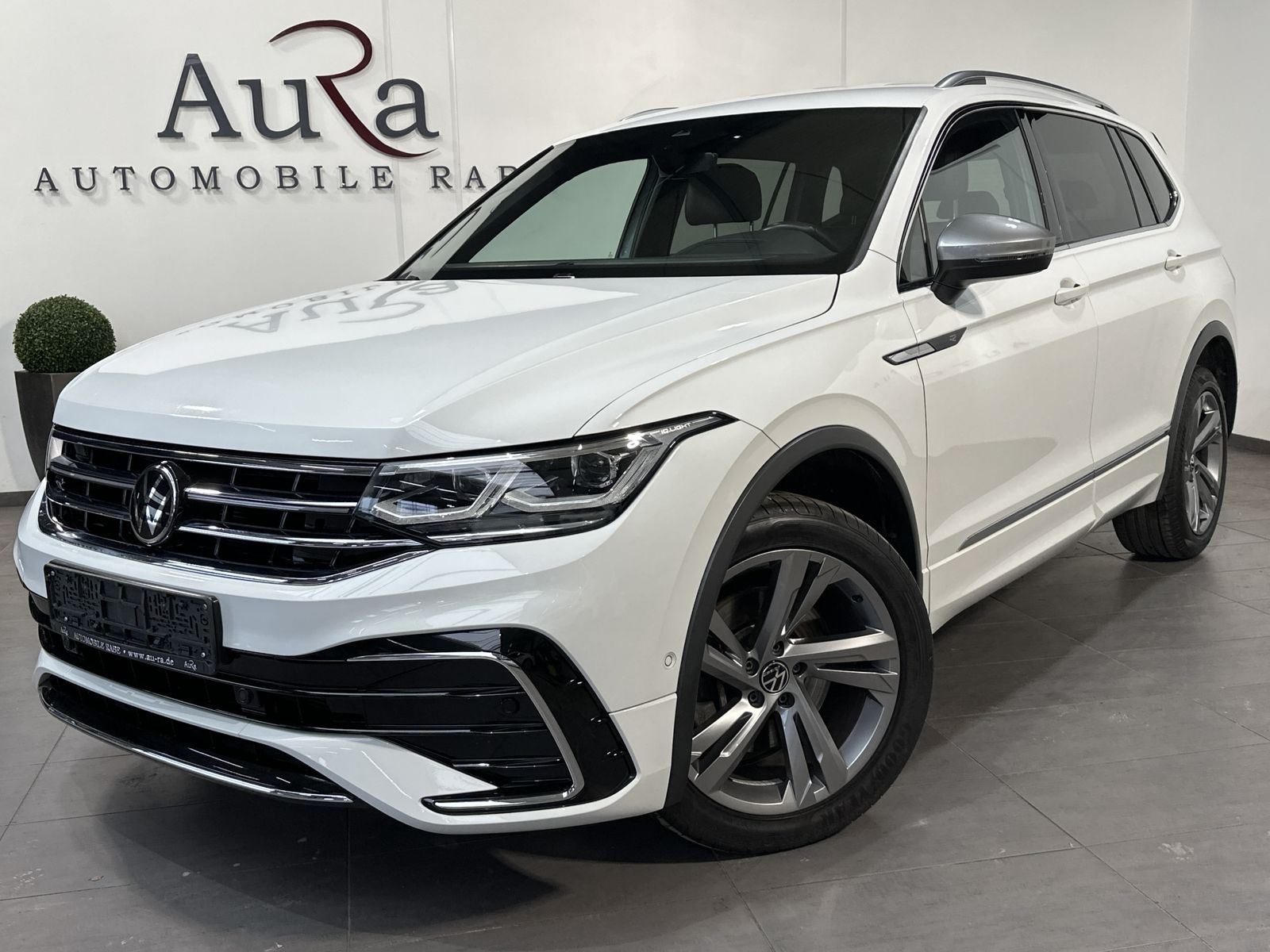 Fahrzeugabbildung Volkswagen Tiguan Allspace R-Line 4M NAV+LED+HEAD-UP+AHK+VC