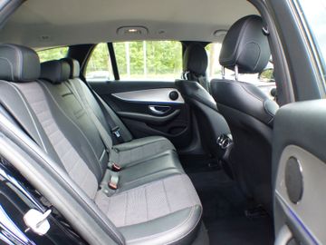 Mercedes E 220 - 12