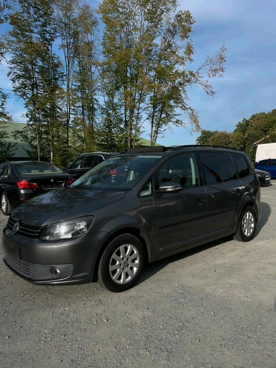 Volkswagen Touran 2011 — двигун 105 HP (77kW)