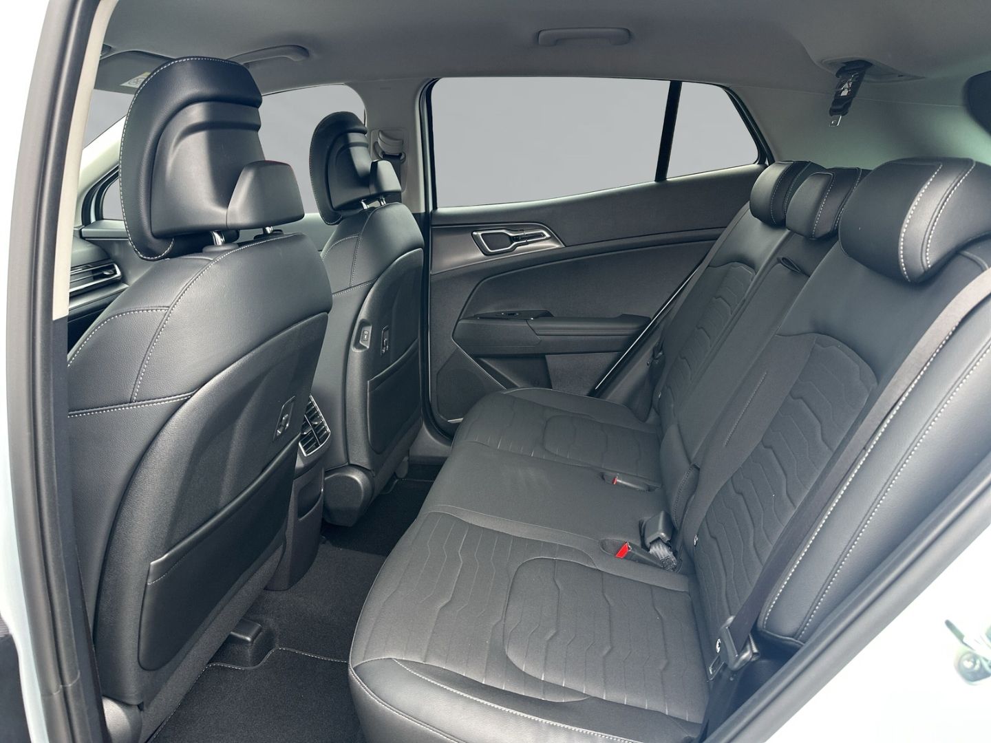 Fahrzeugabbildung Kia Sportage 1.6T 48V 2WD Ultimate Edition  KLIMA +