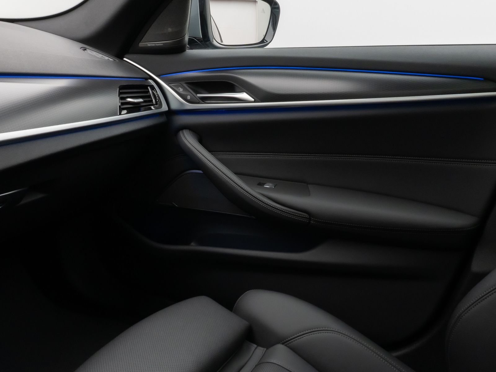 Fahrzeugabbildung BMW 530i M Sport Panorama 360°Laser HUD DAB H/K 19"