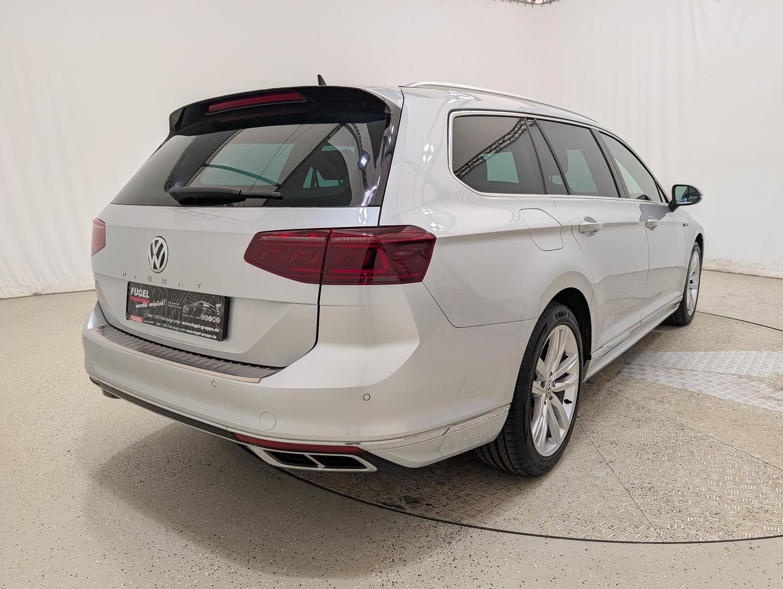 Volkswagen Passat 1.5 TSI DSG R-line ACC LED Pano L, миниатюра 4