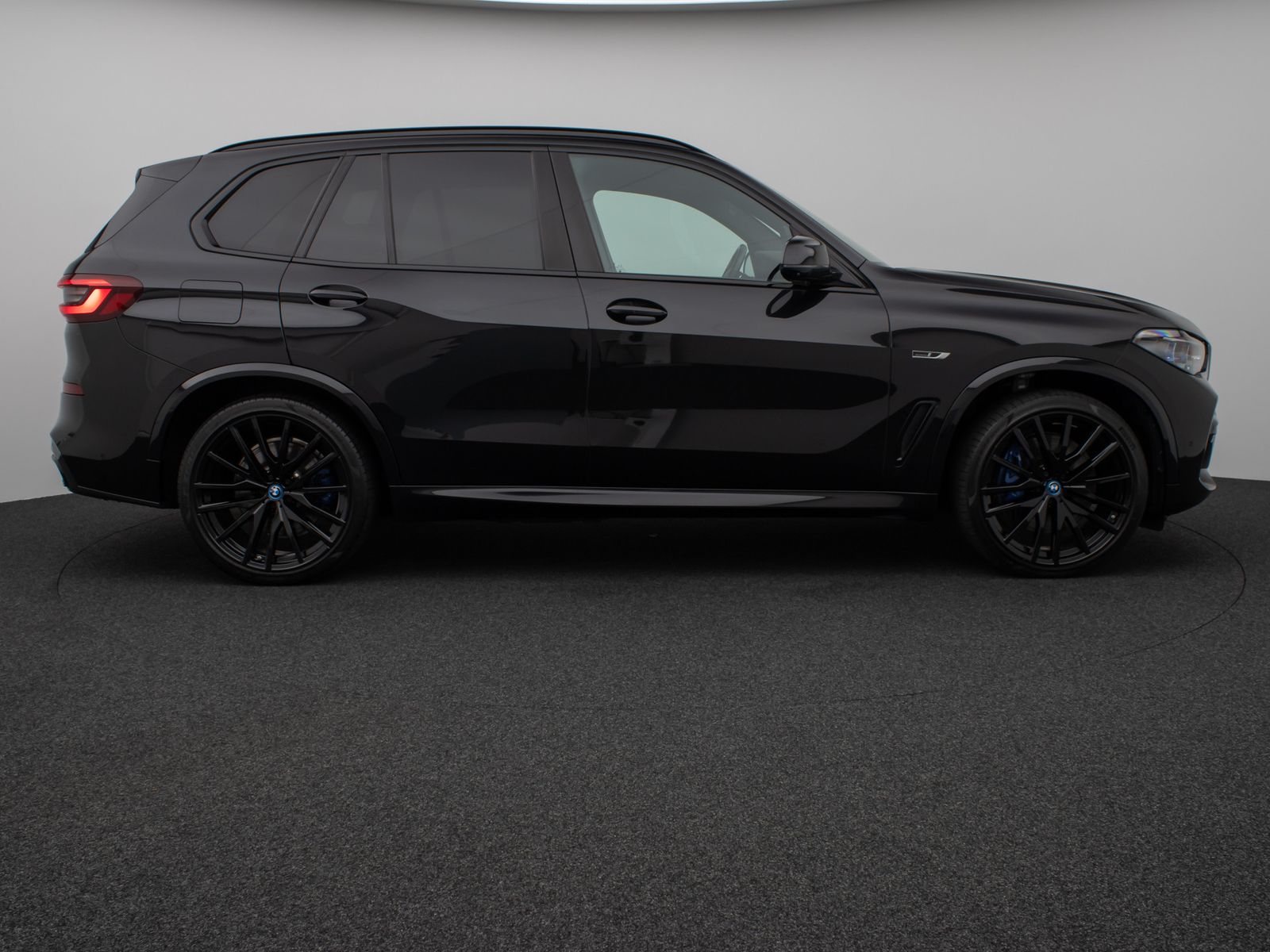 Fahrzeugabbildung BMW X5 xD45e M Sport Panorama Laser 360°HUD DAB HiFi