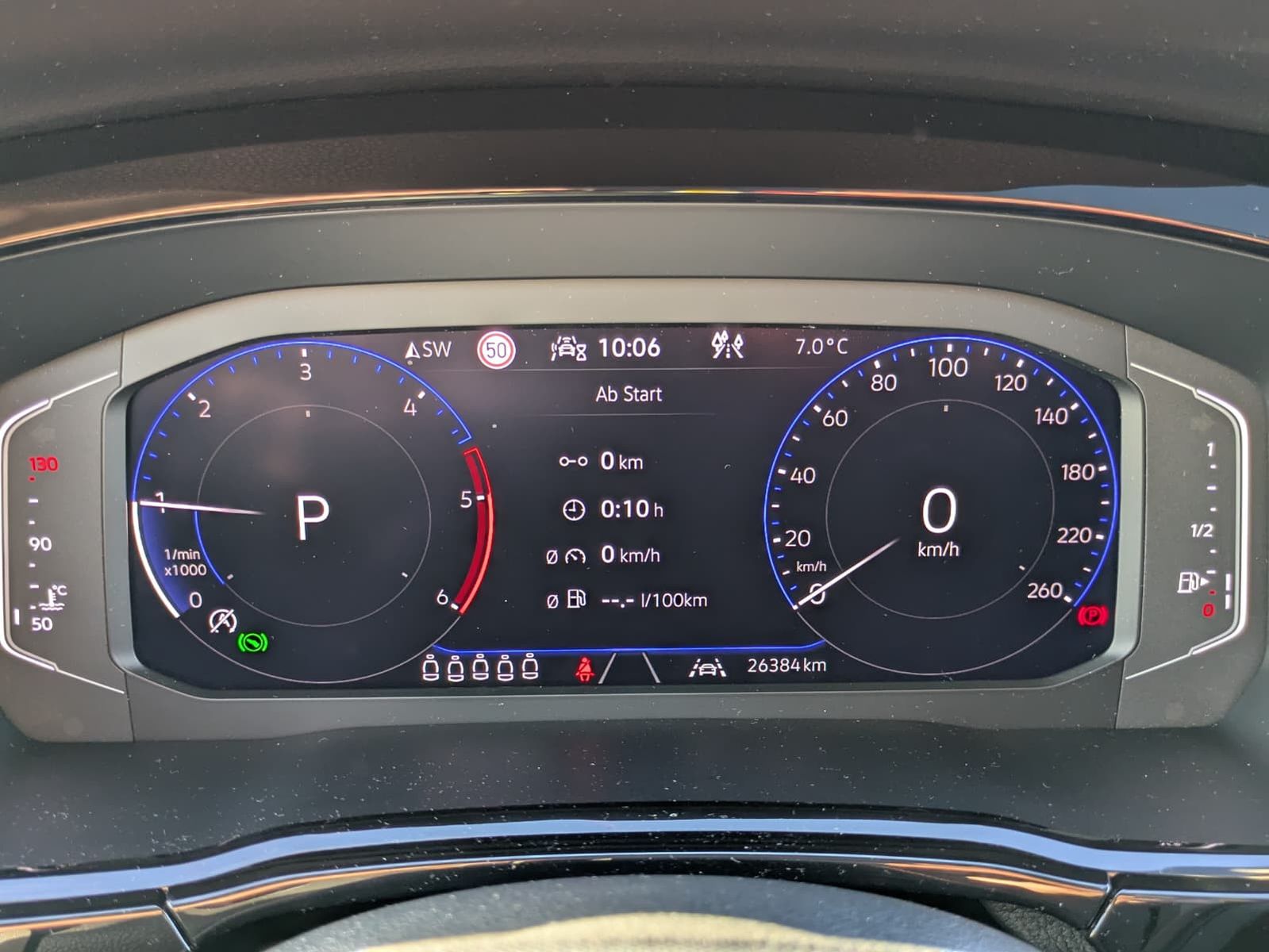 Fahrzeugabbildung Volkswagen Touran 2.0 DSG R-Line High. Pano 7-Si IQ.Dri AHK